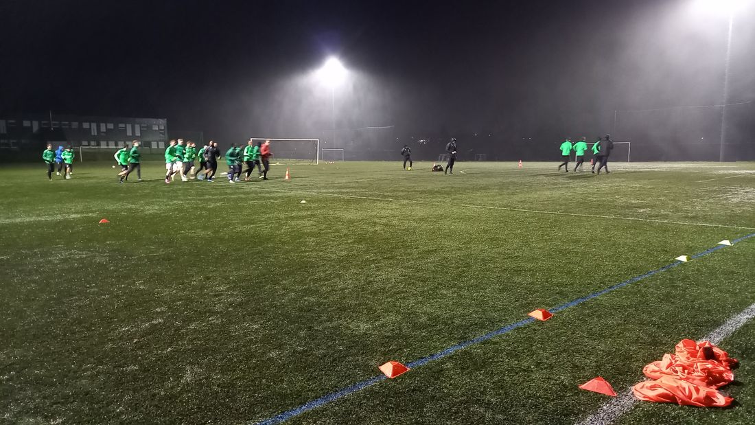 Le groupe N3 de la GSI Pontivy à l'entraînement sous la pluie et le vent.